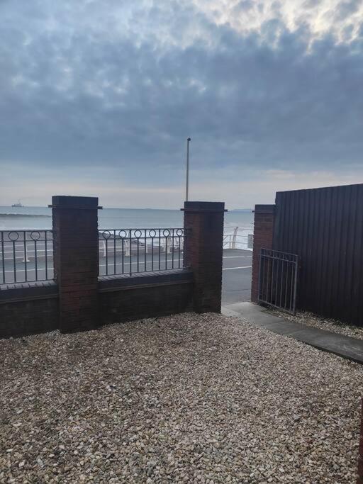 Shoreline Seaside Holiday Home Aberavon Beach ポート・タルボット エクステリア 写真
