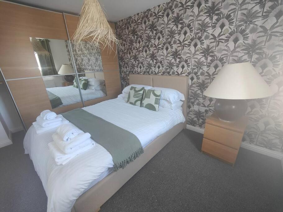 Shoreline Seaside Holiday Home Aberavon Beach ポート・タルボット エクステリア 写真