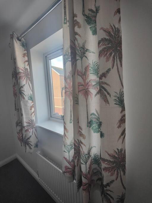 Shoreline Seaside Holiday Home Aberavon Beach ポート・タルボット エクステリア 写真